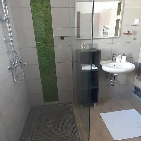 アパート Bibic A *