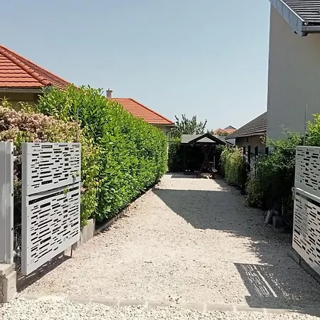 アパート Bibic A *